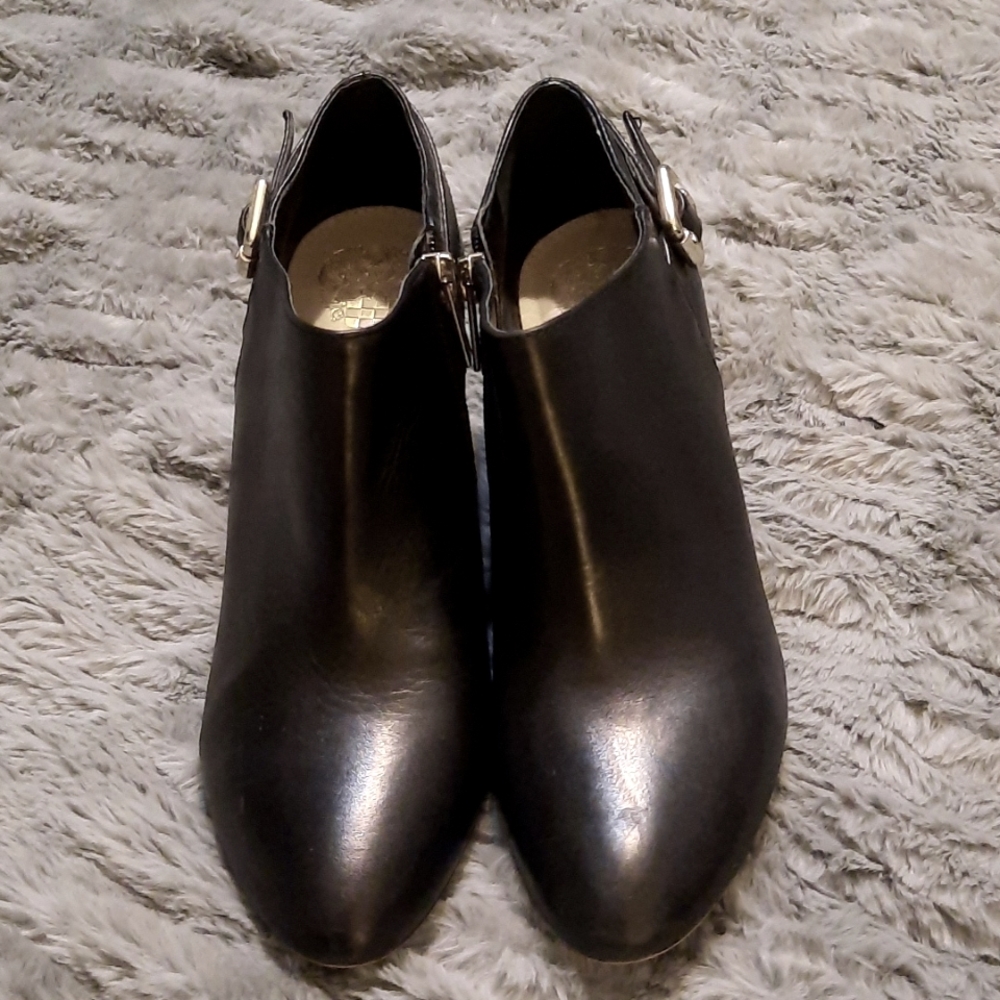 Vince Cumuto Val Leather Booties Black Size 8.5 M